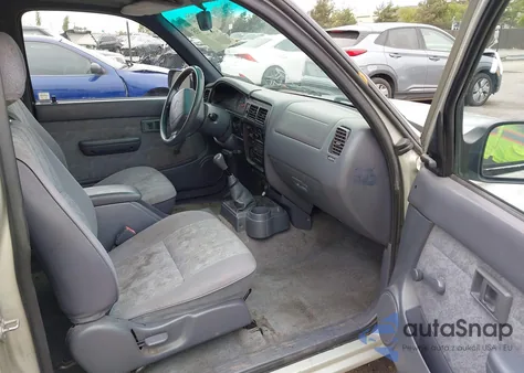 2000 Toyota Tacoma Xtracab from USA, damaged, VIN 4TAVL52N6YZ656726